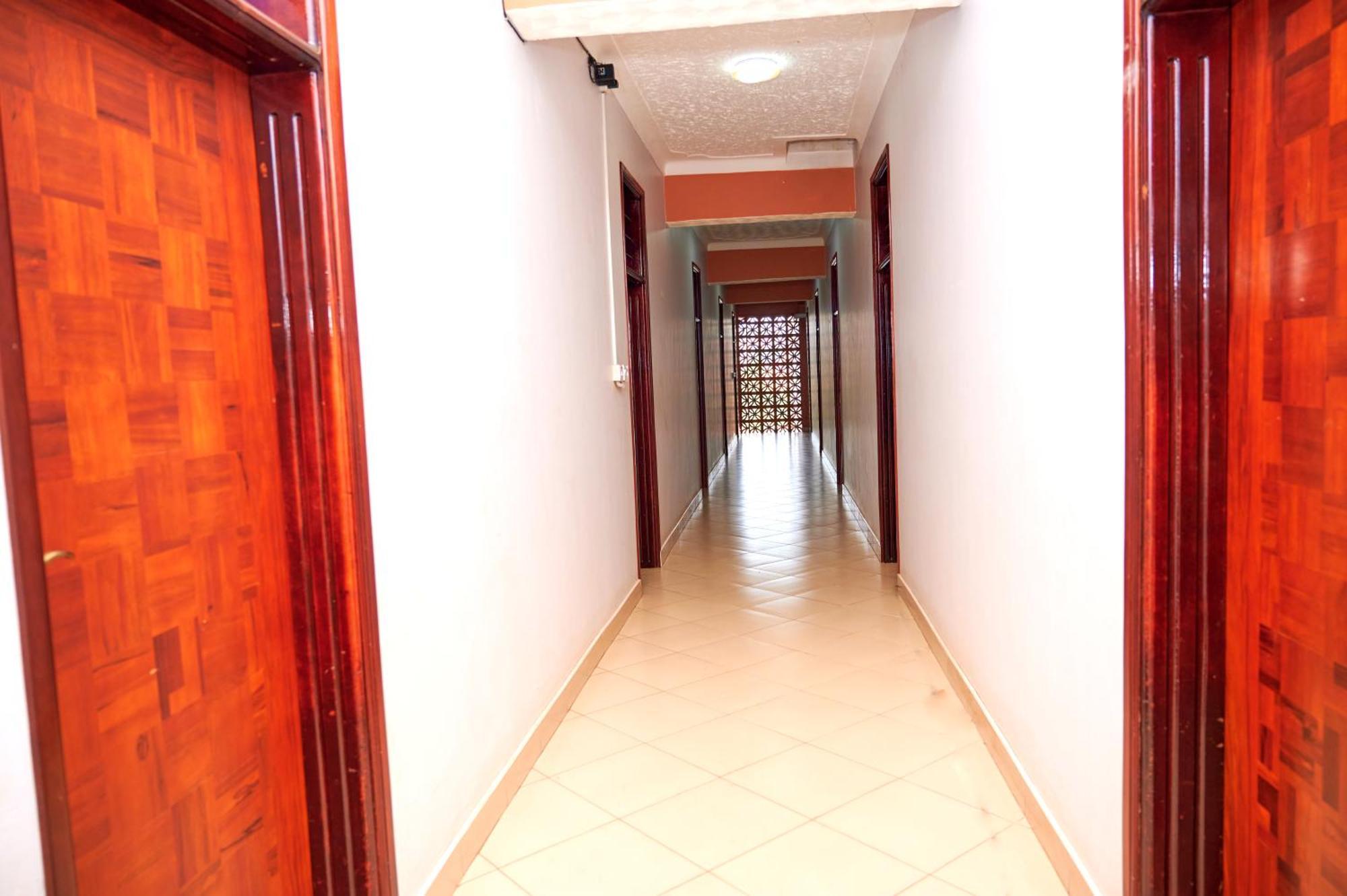 Twin Towers Hotel Kampala Exteriör bild