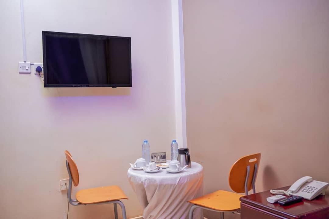 Twin Towers Hotel Kampala Exteriör bild